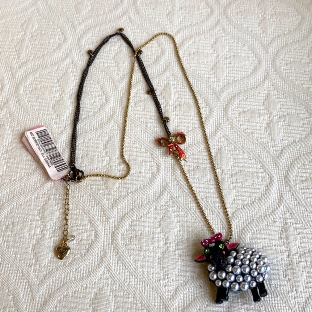 NWT✨ Betsey Johnson Rare Black Pearl Sheep Locket Pendant Necklace